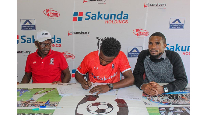 Adrian Silla extends Bosso contract