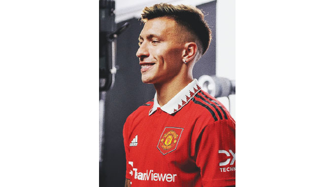 Martinez completes transfer to Man Utd