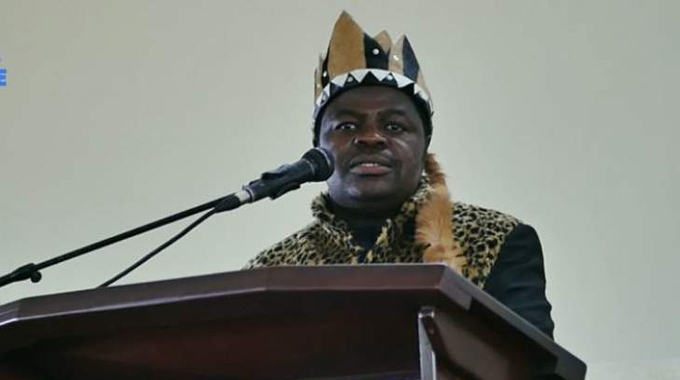 Nasty royal fight after king fires advisor