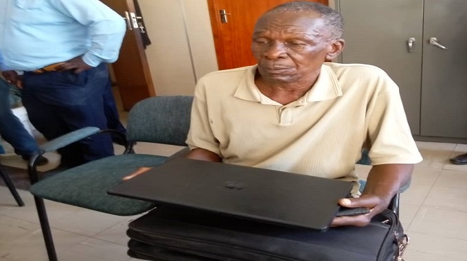 mugabe steals laptop