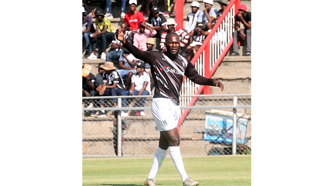 Bosso strikers challenge each other