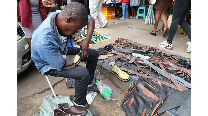 Bulawayo cobbler works with one hand