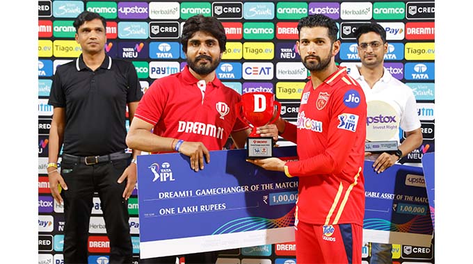 Cricket world salutes Raza for IPL History