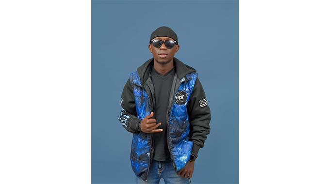 DJ Sida holds successful one-man show