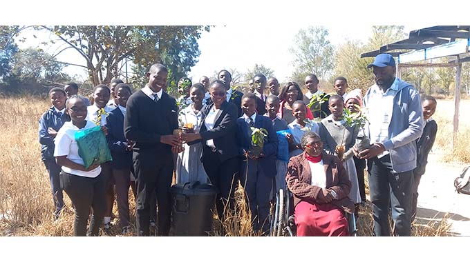 School club receive trees