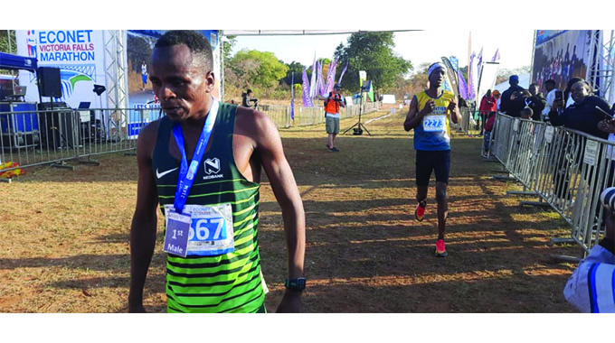 Tarakinyu wins Econet Victoria Falls half Marathon