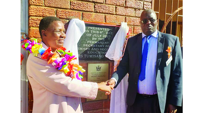 Loreto High School gets merit award