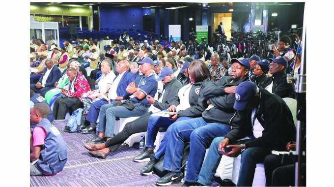 Observers applaud Zimbabwe for peaceful, transparent poll