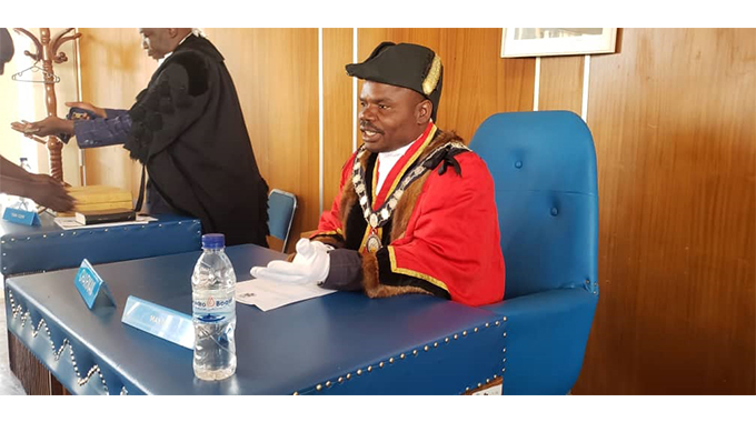 Councillor Masiyatswa reelected Redcliff Mayor