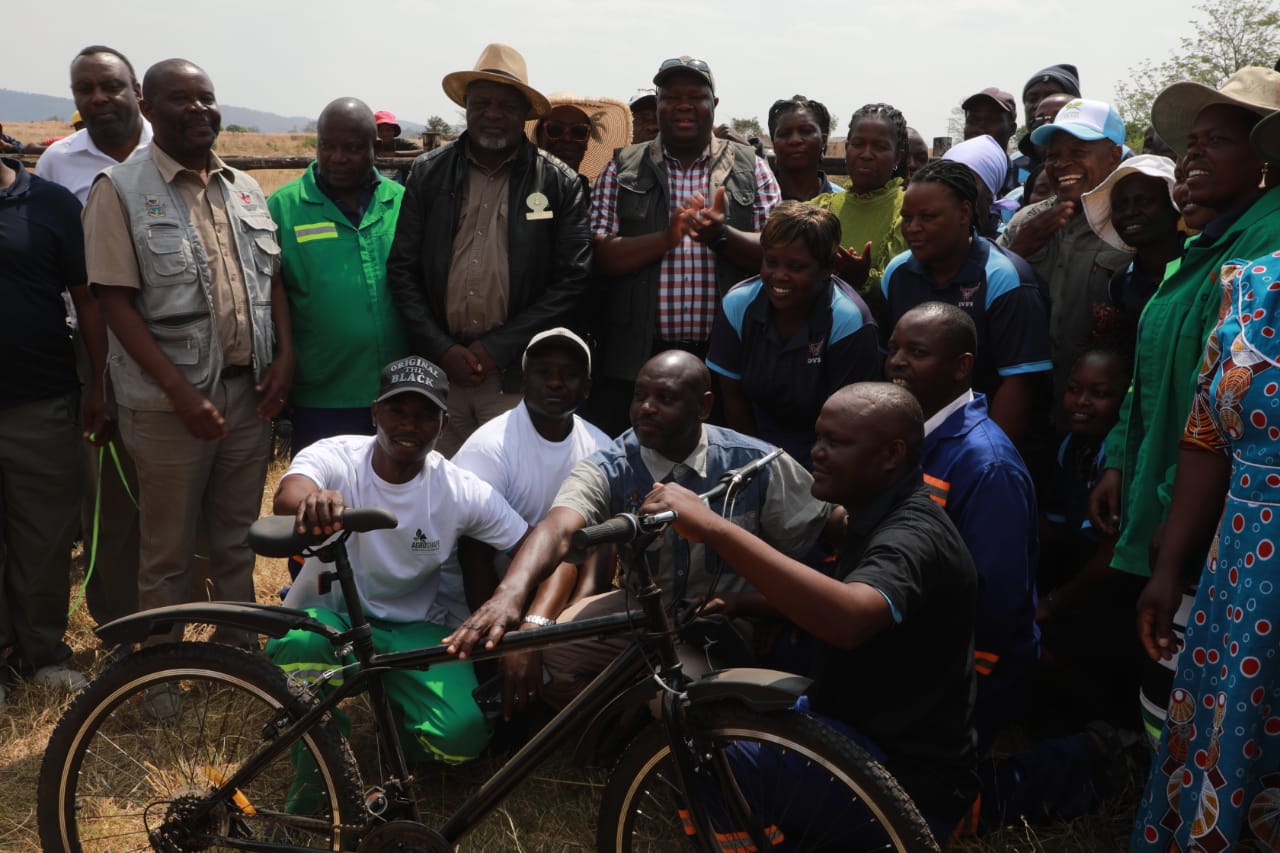 1000 bicycles given to dip tank attendants