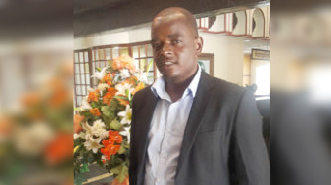 Luphahla vies for Zifa post